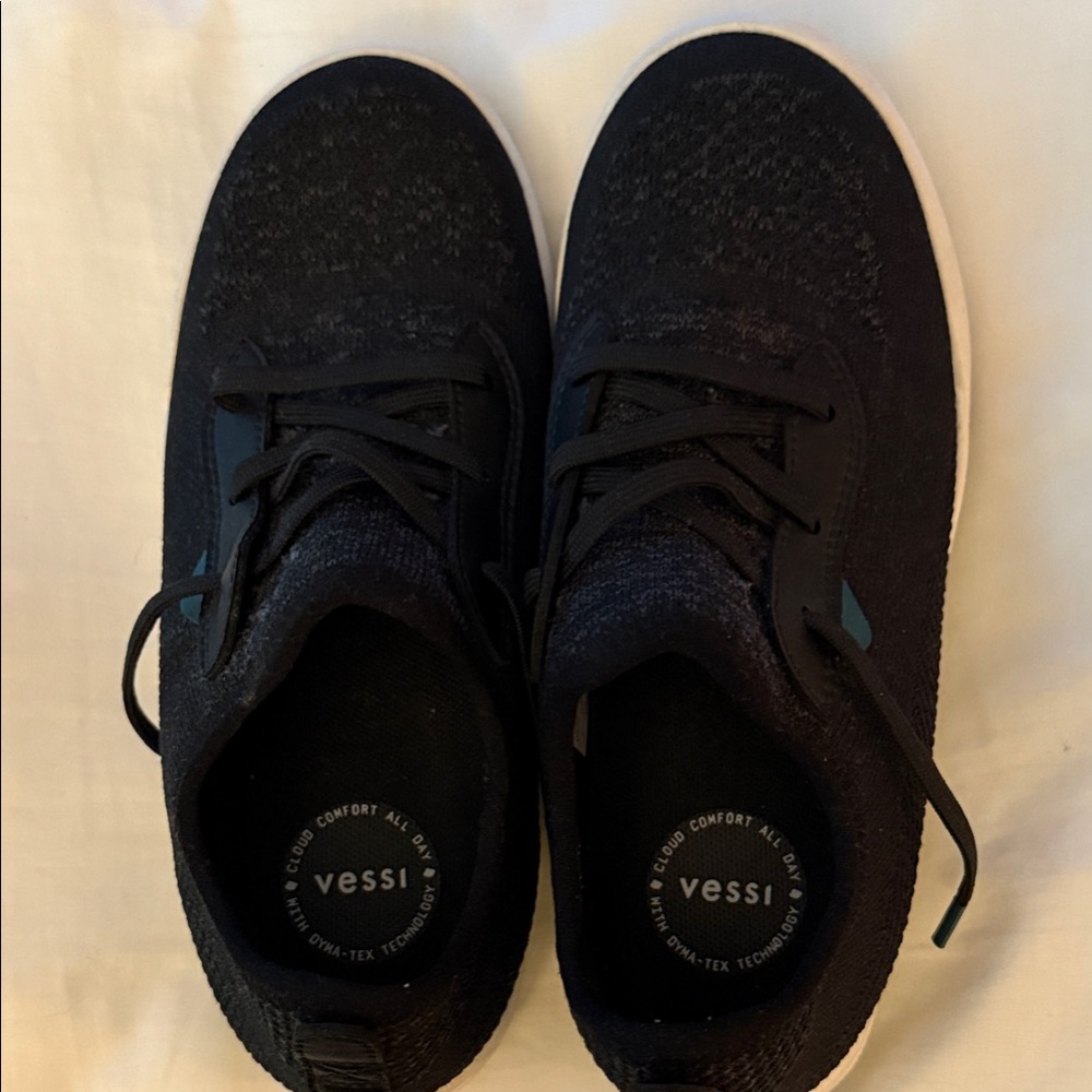 Vessi Kids Sneakers in Black